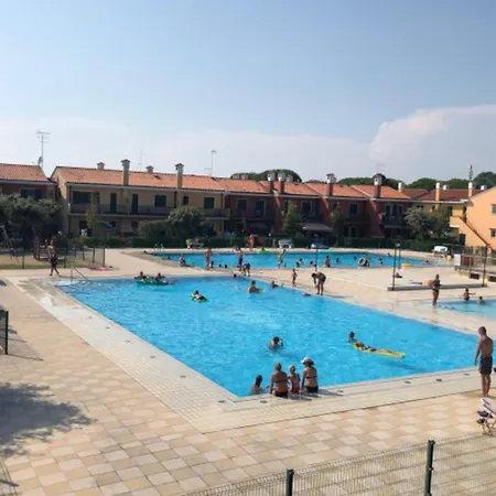 Comfy Flat With Pool In Apartment Bibione