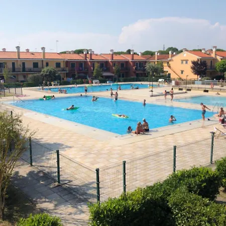 Apartment Comfy Flat With Pool In *